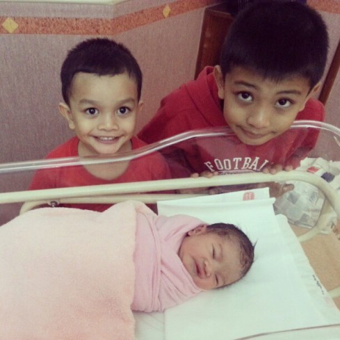 Adyan with his brothers. Complete siblings.